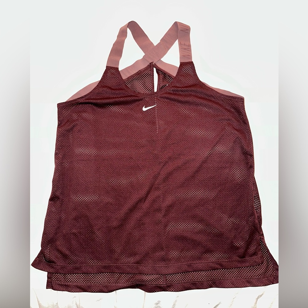 Nike - tank top - women’s size M - wine color